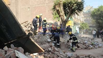 انهيار جزئي لعقار بشارع البحر الأعظم بالجيزة.. تفاصيل