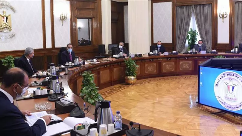 رئيس الوزراء يبحث اجراءات تيسير استيراد الأدوية والمستلزمات الطبية المطلوبة