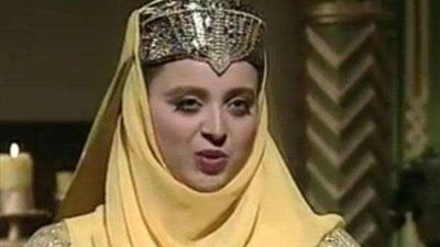 مش مسؤولة عن أي حاجة عملها والدي.. عبير الشرقاوي تجيب  على إحدى متابعيها