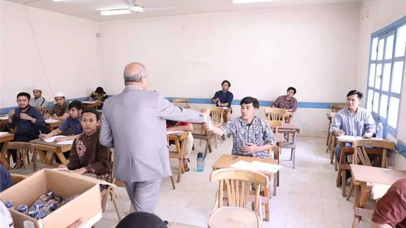انطلاق ماراثون امتحانات الثانوية العامة وبدء توافد الطلاب على اللجان في البحيرة