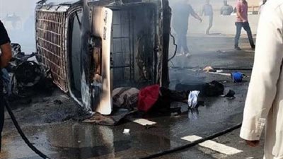 إصابة 12 شخصا إثر حادث تصادم سيارتين ميكروباص بطريق الشروق