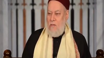 علي جمعة يوضح حكم إخراج الزكاة مقدما