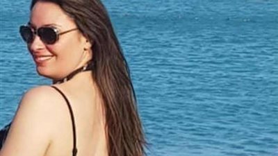 بإطلالة جريئة.. نرمين الفقي تشعل السوشيال ميديا (صور)