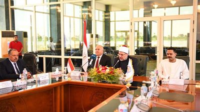 جمعة والداودي يعقدان اجتماعا موسعا مع قيادات الدعوة بقنا