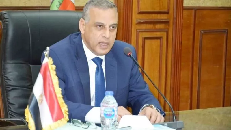 محافظ سوهاج: تأجيل سداد أقساط المستفيدين من صندوق التنمية المحلية 3 أشهر