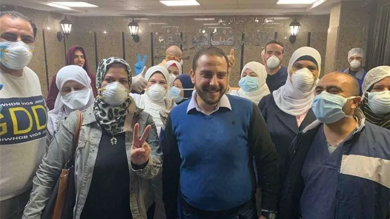 احتفالات عارمة بخروج أول 3 حالات من مستشفى العزل بقها