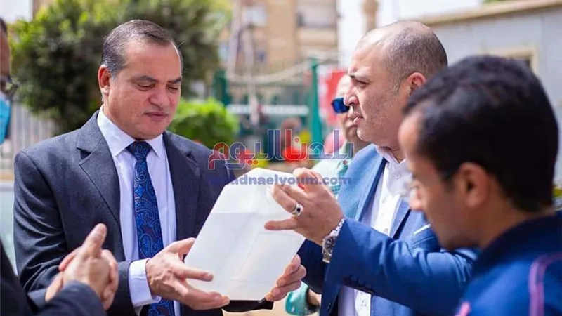 بالصور.. جهاز لتعقيم الأفراد من الرأس حتى القدمين بالمدخل الرئيسي لجامعة سوهاج