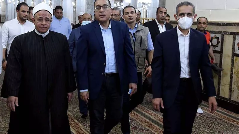 رئيس الوزراء يختتم جولته بالغربية بتفقد أعمال تطوير ساحة مسجد السيد البدويّ بطنطا