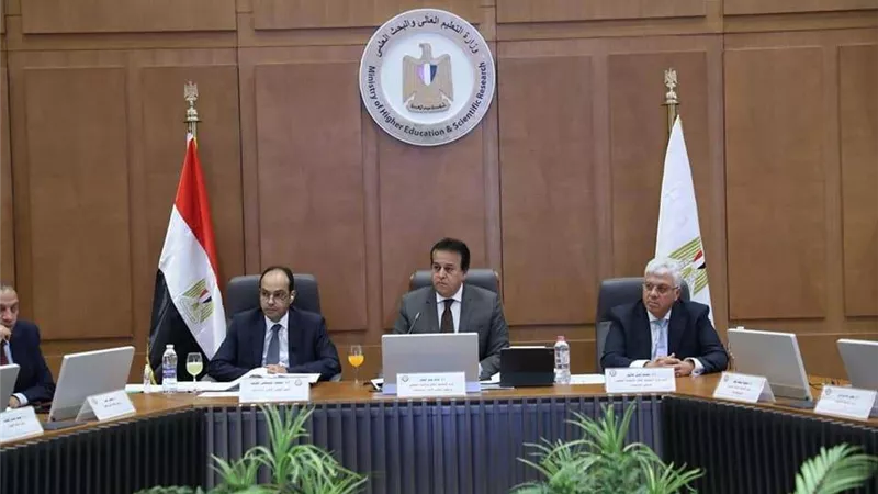المجلس الأعلى يوافق على إجراءات قبول الطلاب الوافدين بالجامعات والمعاهد المصرية