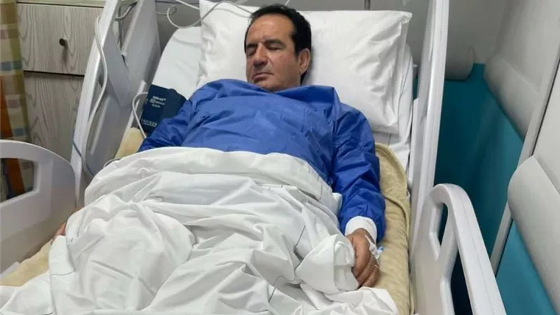 الفنان محمد ثروت يجرى عملية جراحية فى القلب