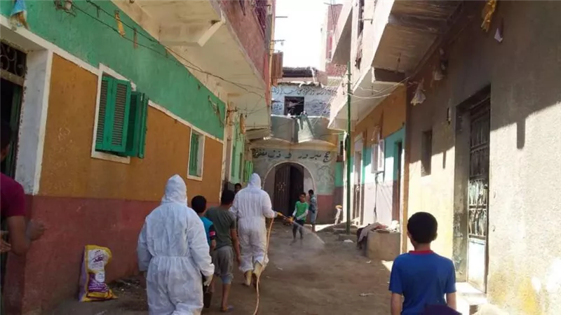 تطهير وتعقيم 710 منشأة وشارع ومحل ومنزل بكرداسة وأبو النمرس وأطفيح بالجيزة