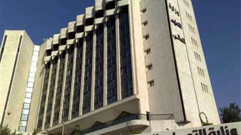 وزير التعليم العالى يستعرض تقريرا حول حصاد أداء معهد تيودور بلهارس بـ2021/2022