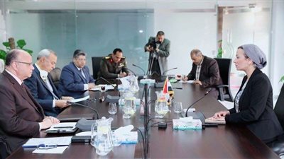 وزيرة البيئة تلتقي محافظي القاهرة والقليوبية لمناقشة وضع مدفن العبور