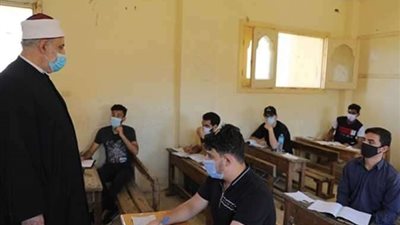 طلاب القسم العلمي بالثانوية الأزهرية يؤدون امتحان الاستاتيكا.. اليوم