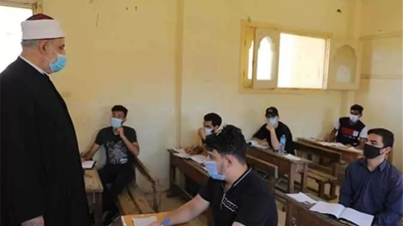طلاب القسم العلمي بالثانوية الأزهرية يؤدون امتحان الاستاتيكا.. اليوم