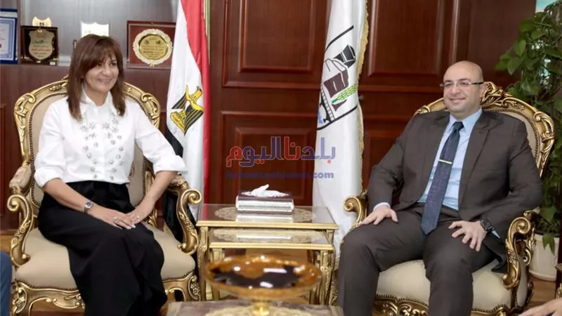محافظ بني سويف يستقبل وزيرة الهجرة في مستهل زيارتها للمحافظة