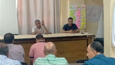 صحة قنا تعقد إجتماعاً بمديري المستشفيات ورؤساء أقسام الجراحة والنساء