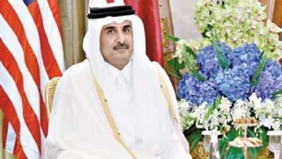 كيف يحكمكم هذا الجبان.. شاهد|| تميم قطر يرتعد من صوت طائرة حربية