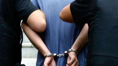 القبض على سائق يسرق السيارات بأسلوب 