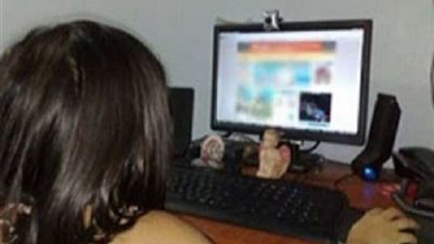 القبض على فتاة تنشر صورا فاضحة لممارسة الرذيلة