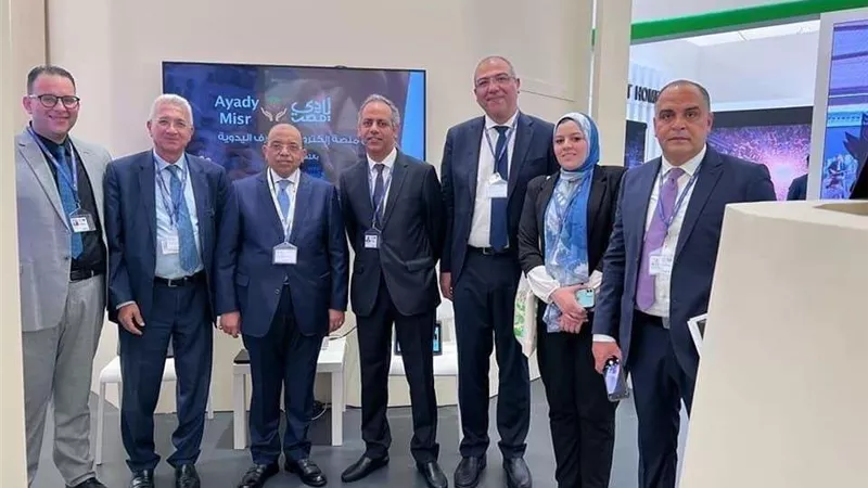 وزير التنمية المحلية يفتتح معرض 