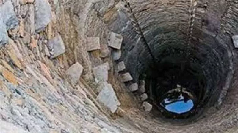 العثور علي طفل حي بأحد بلاعات الصرف الصحي في ألمانيا