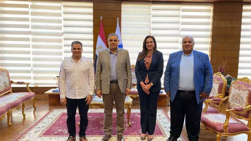 نائب محافظ البحيرة تجتمع مع مسئولى جامعة كفر الشيخ لمناقشة المعوقات التى تواجه الإشتراطات الجديدة للبناء