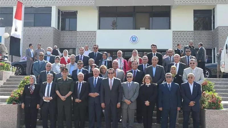 «عبدالغفار» يضع حجر الأساس لمستشفى طب وجراحة الأطفال والعيادات الخارجية الجديدة بالجامعة