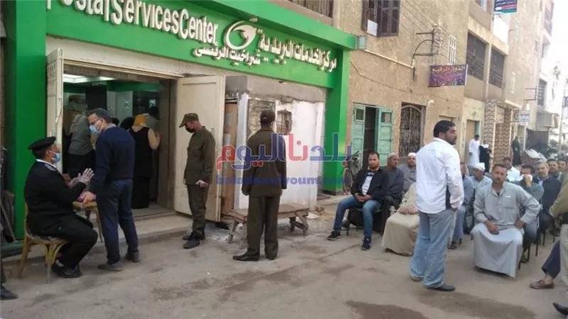 انتظام صرف المنحة الرئاسية لدعم العمالة الغير منتظمة لليوم الثاني بالبحيرة 