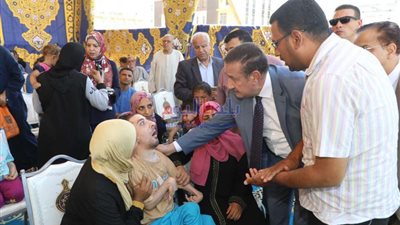 محافظ المنوفية يأمر بصرف مساعدة مالية ولحوم ومواد غذائية لأرملة مسنة