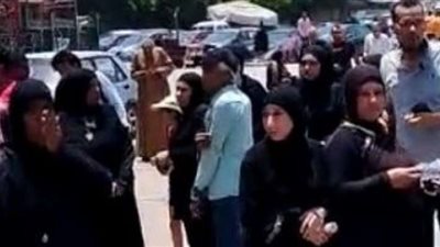 أسرة شيماء جمال تؤدي صلاة الجنازة في مسجد السيدة نفيسة