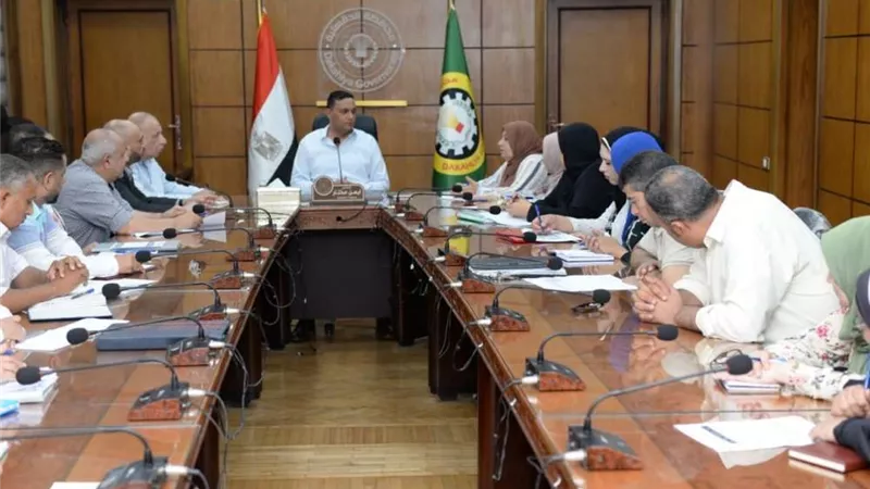محافظ الدقهلية يجتمع بمديري إدارات الديوان العام لمتابعة سير العمل