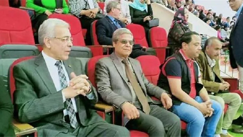 استبعاد مدير مدرسة ومعلم لاتهامهم ببيع الأبحاث للطلاب بشبرا