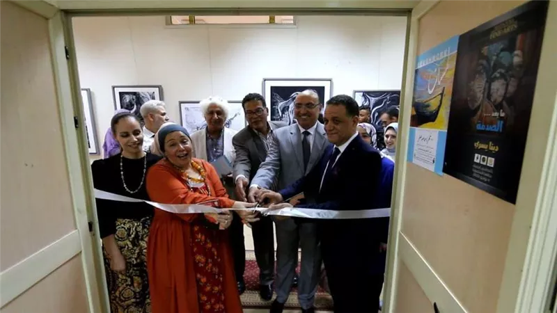 نائب رئيس جامعة المنصورة يتفقد معرض مشروعات تخرج الدفعة الرابعة  بكلية الفنون الجميلة