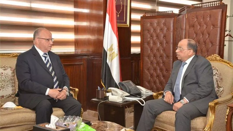 وزير التنمية المحلية يبحث مع محافظ القاهرة إزالة مخالفات البناء