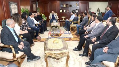 محافظ بني سويف يستقبل وفد كنسي لتقديم التهنئة بعيد الأضحى المبارك