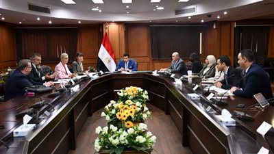 وزير الرياضة يبحث آخر استعدادات استضافة مصر لبطولة العالم للسلاح