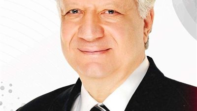مرتضى منصور يعقد جلسة مع اللاعبين والجهاز الفني  على هامش مران اليوم