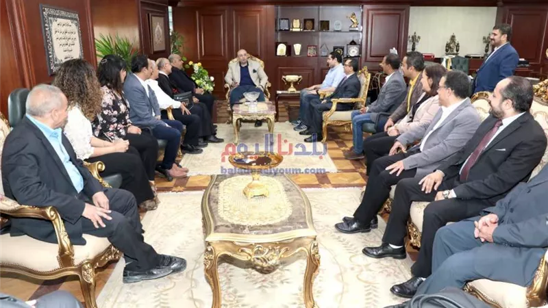 محافظ بني سويف يستقبل وفد كنسي لتقديم التهنئة بعيد الأضحى المبارك