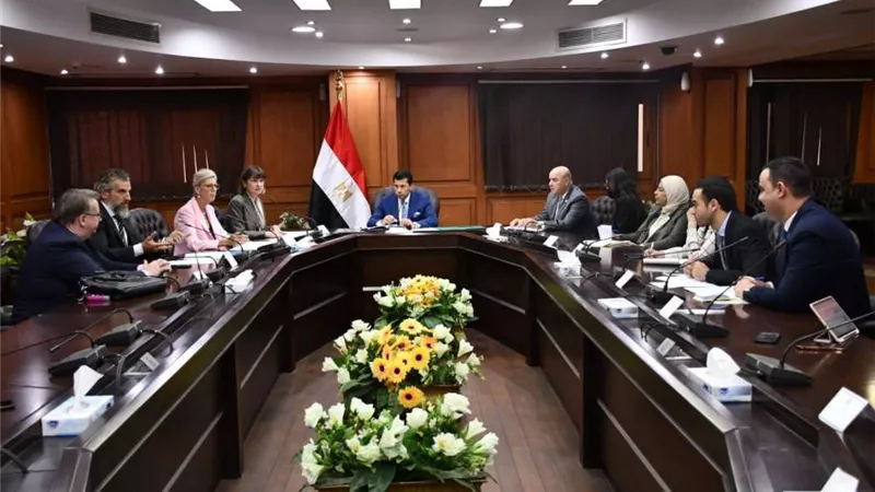 وزير الرياضة يبحث آخر استعدادات استضافة مصر لبطولة العالم للسلاح