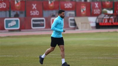 ياسر إبراهيم يبدأ الجري حول الملعب في مران اليوم
