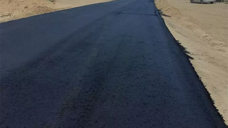 محافظ مطروح يتابع تنفيذ رصف 12 كم طرق بقرى مبادرة حياة كريمة