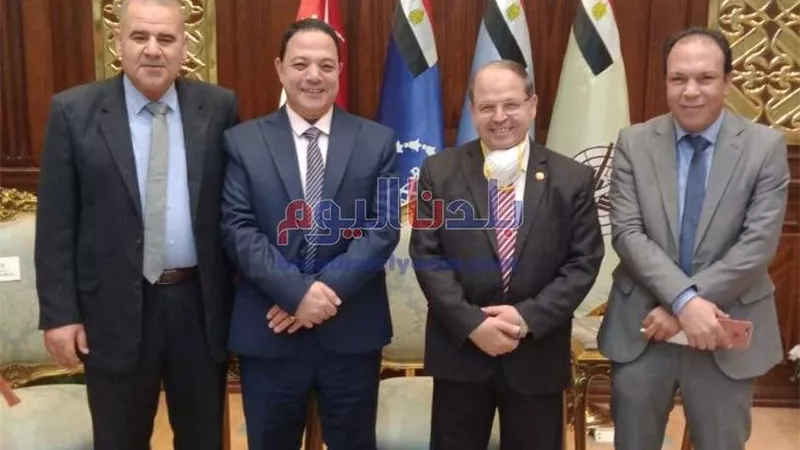 قائد المنطقة المركزية يكرم هيئة إسعاف المنوفية