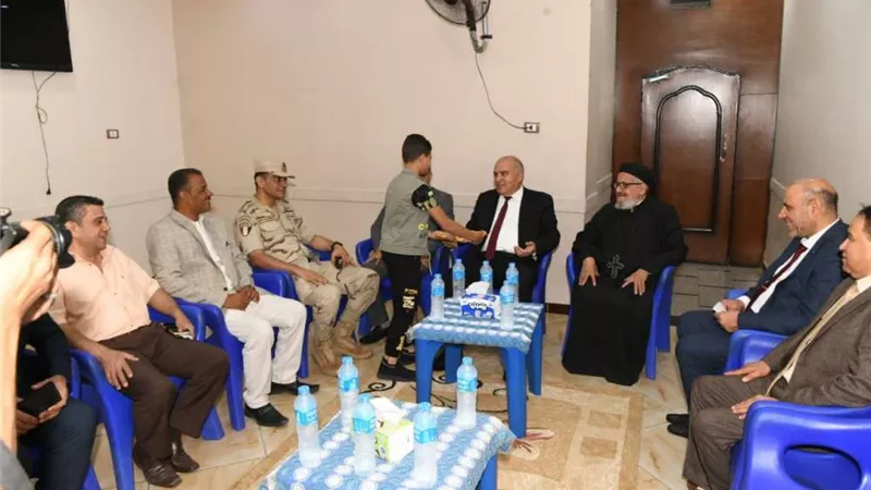 محافظ قنا يشارك فتيات دار الرحمة وأطفال فرحتهم بعيد الأضحى المبارك
