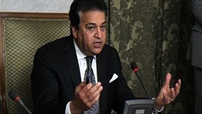 خالد عبد الغفار يتفقد نقاط تمركزات الإسعاف والعيادات المتنقلة على الطرق السريعة