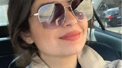 بإطلالة أنيقة.. هبة مجدي تنشر صورة من سيارتها
