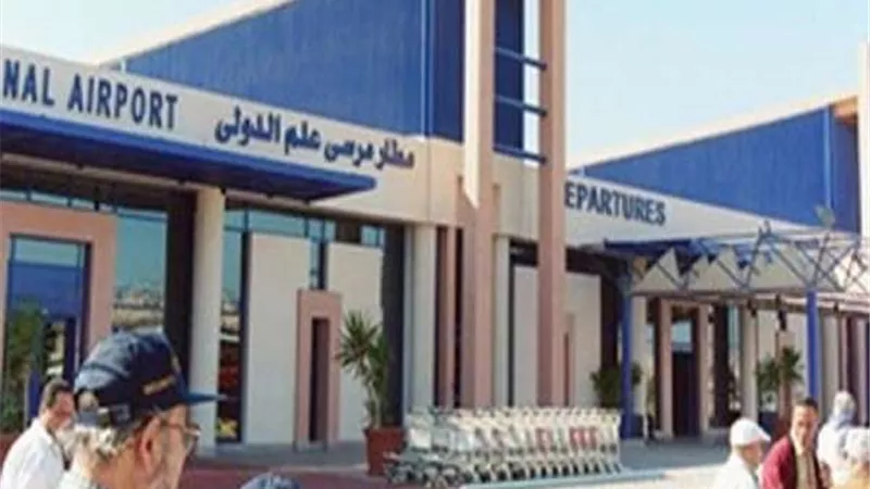 مطار مرسى علم يستقبل 16 رحلة طيران على متنها 2000 سائح.. اليوم