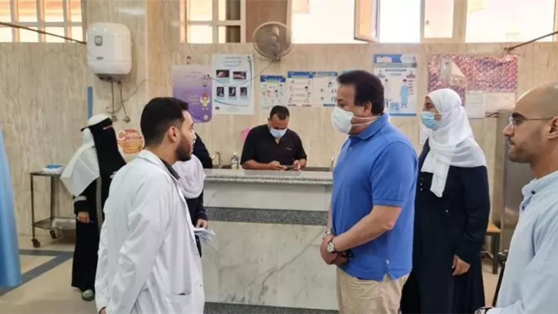 «عبدالغفار» يوجه بتوفير سكن ملائم للأطباء بمستشفى الضبعة وسرعة صرف المستحقات المالية للمتعاقدين