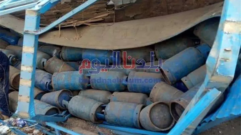 انقلاب سيارة نقل محملة بأسطوانات غاز بالغربية