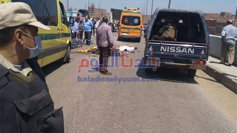 مصرع شخص وإصابة آخرين نتيجة انقلاب سيارة نقل بطريق سوهاج